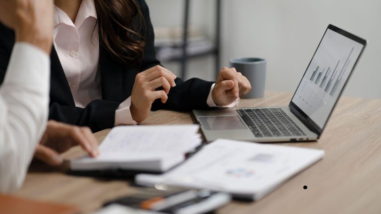 Is upskilling essential to become a data analyst in Mumbai?